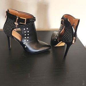 Women's shoes
